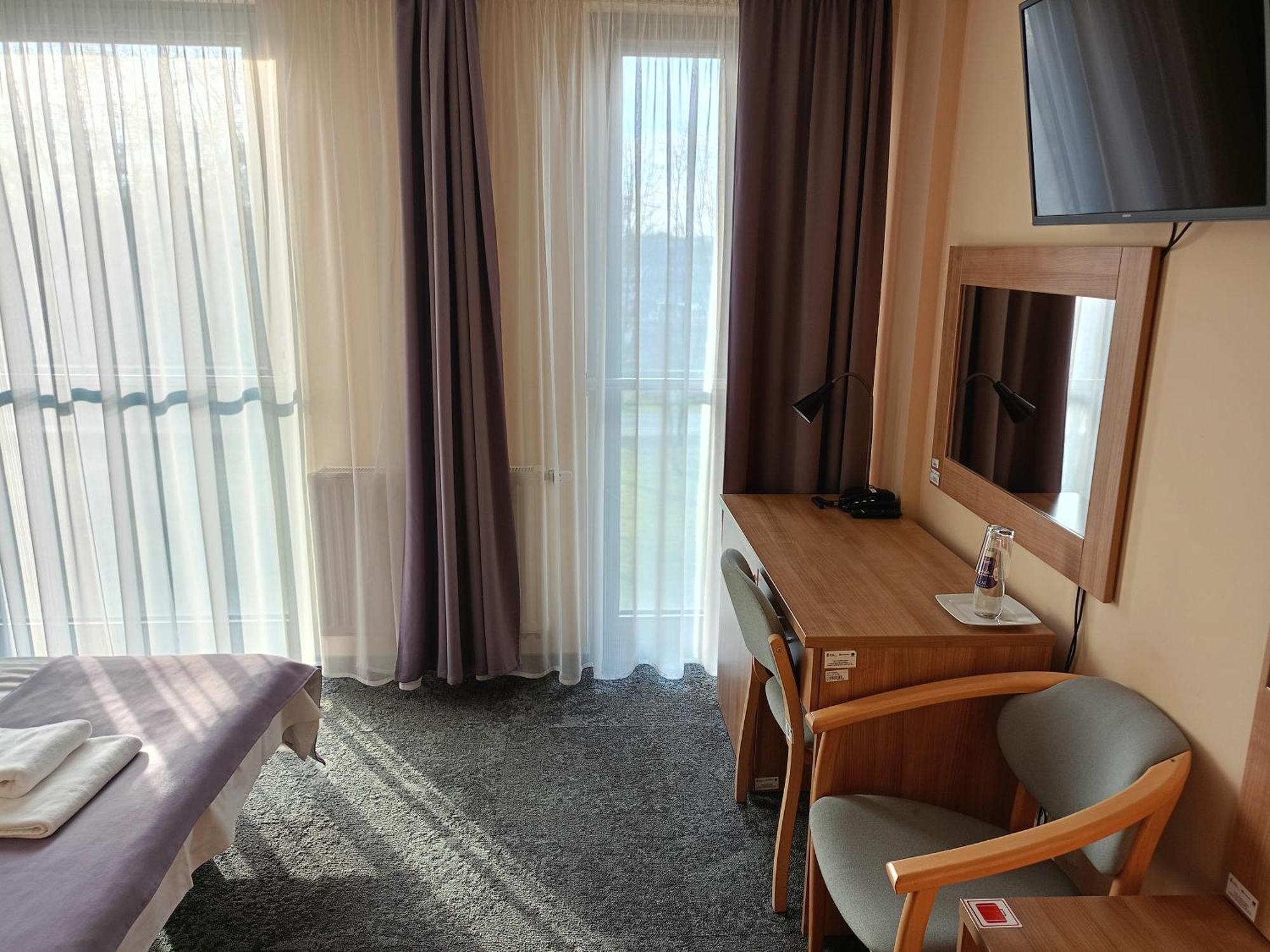 Hotel Olimpijski ออชเวียนชิม ภายนอก รูปภาพ